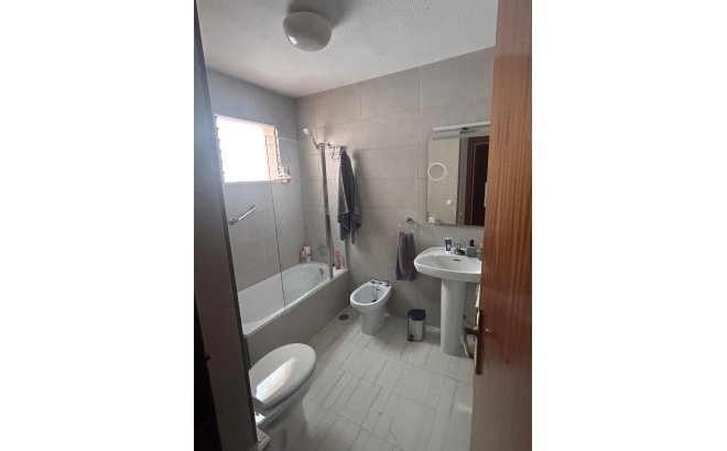 Resale - Town House -
Torrevieja - Centro