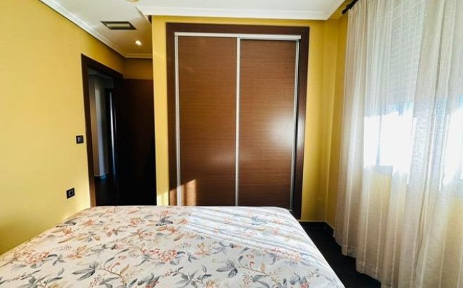 Resale - Apartment -
Torrevieja - Estacion De Autobuses