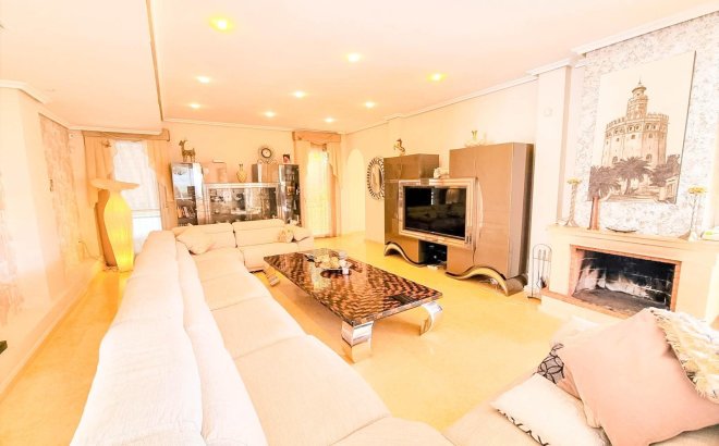 Herverkoop - Villa -
Torrevieja - Torre La Mata