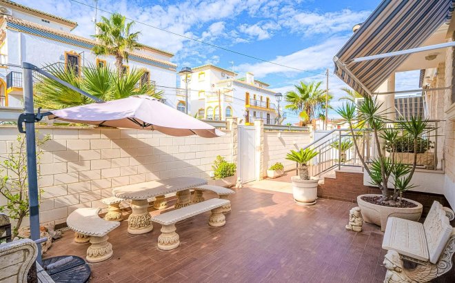 Herverkoop - Villa -
Torrevieja - Torre La Mata