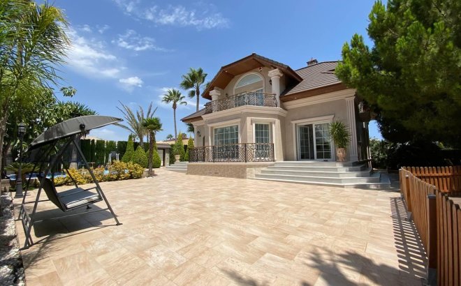 Resale - Villa -
Benijofar - Ciudad Quesada