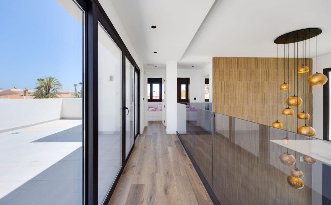 Herverkoop - Villa -
Torrevieja - Costa Blanca