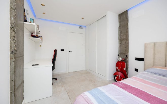 Herverkoop - Villa -
Torrevieja - Costa Blanca