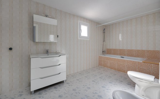 Revente - Villa -
Torrevieja - La Siesta - El Salado - Torreta