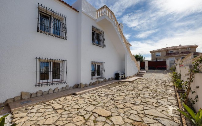 Revente - Villa -
Torrevieja - La Siesta - El Salado - Torreta