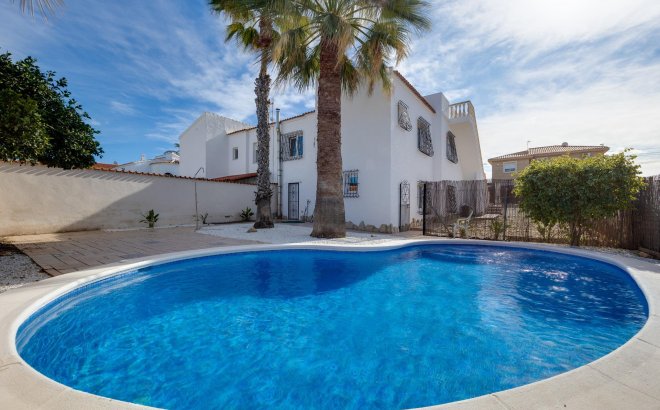 Revente - Villa -
Torrevieja - La Siesta - El Salado - Torreta