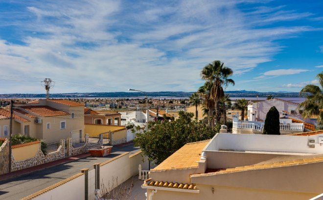 Revente - Villa -
Torrevieja - La Siesta - El Salado - Torreta