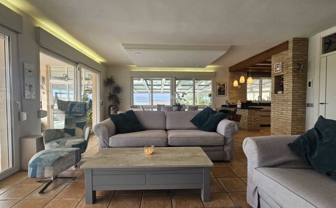 Resale - Villa -
Torremendo - Costa Blanca