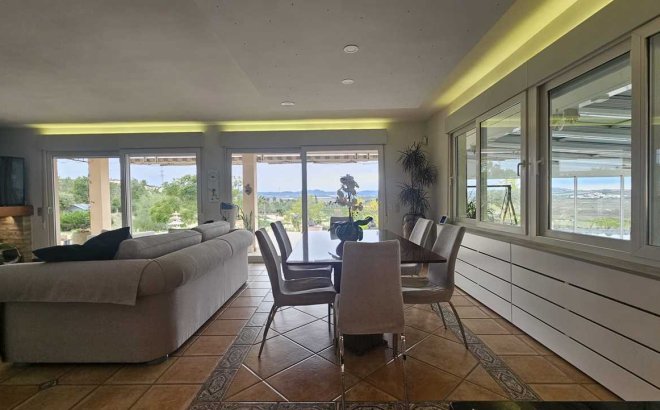 Resale - Villa -
Torremendo - Costa Blanca