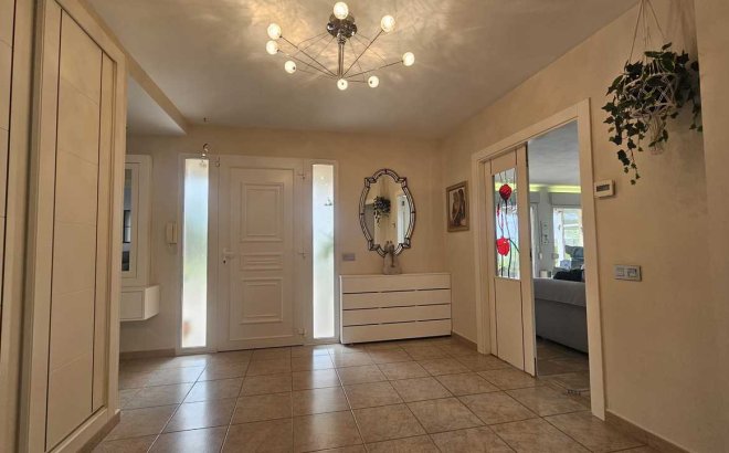 Resale - Villa -
Torremendo - Costa Blanca