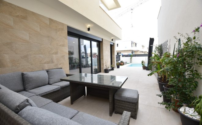 Resale - Villa -
Los Montesinos - Costa Blanca