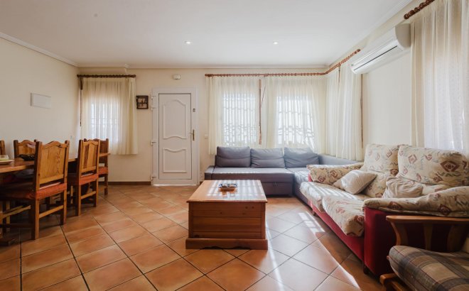 Resale - Bungalow -
Torrevieja - Costa Blanca
