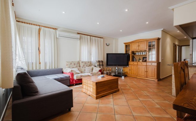 Resale - Bungalow -
Torrevieja - Costa Blanca