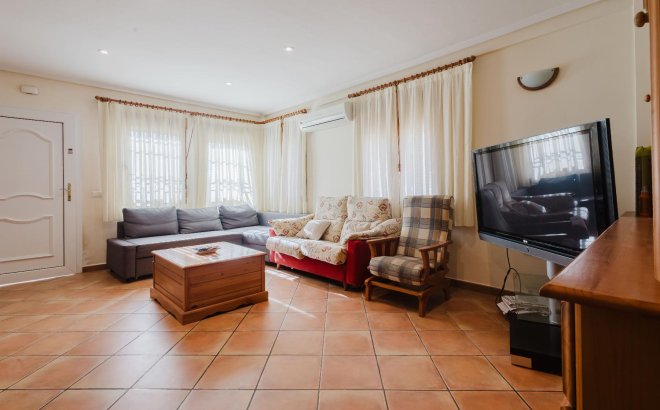 Resale - Bungalow -
Torrevieja - Costa Blanca