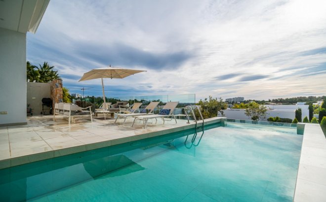 Resale - Villa -
Orihuela Costa - Costa Blanca