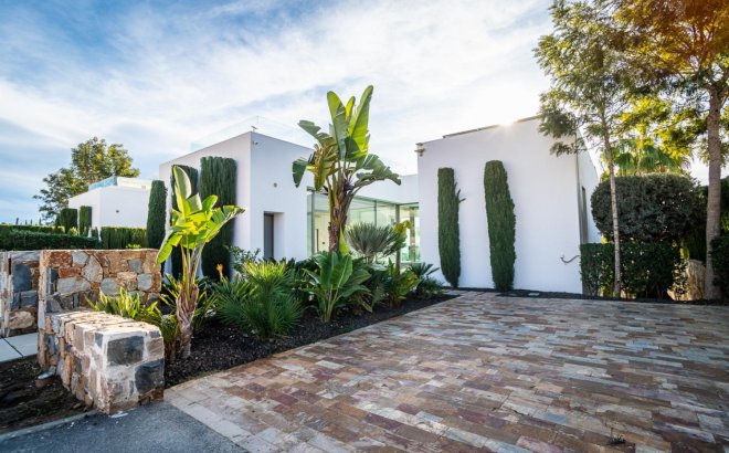 Resale - Villa -
Orihuela Costa - Costa Blanca