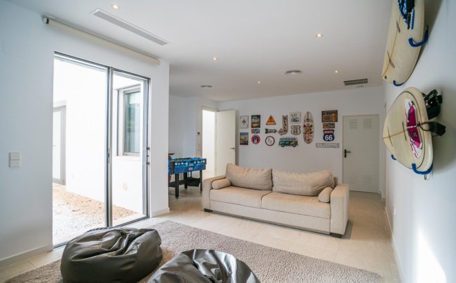 Resale - Villa -
Orihuela Costa - Costa Blanca