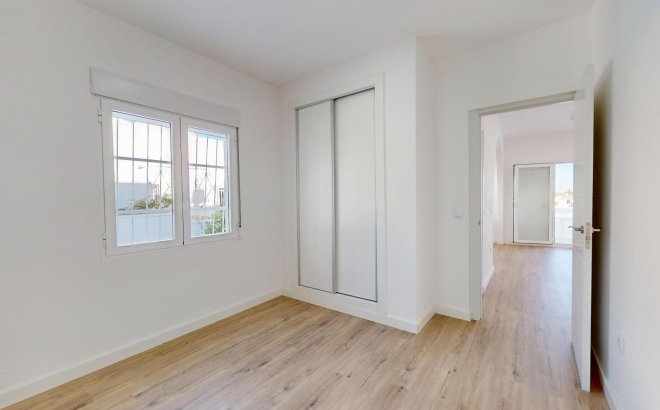 Resale - Bungalow -
Orihuela Costa - Costa Blanca