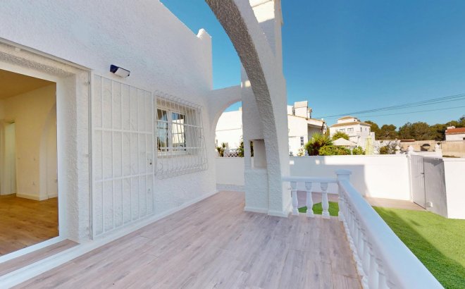 Resale - Bungalow -
Orihuela Costa - Costa Blanca