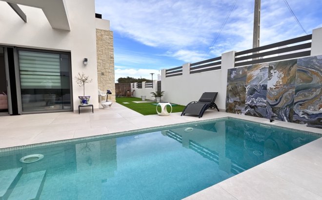 Resale - Villa -
San Miguel de Salinas - Costa Blanca