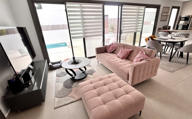 Resale - Villa -
San Miguel de Salinas - Costa Blanca