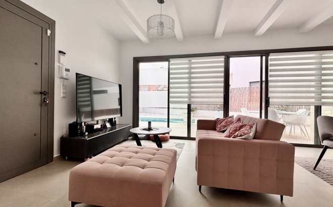 Resale - Villa -
San Miguel de Salinas - Costa Blanca