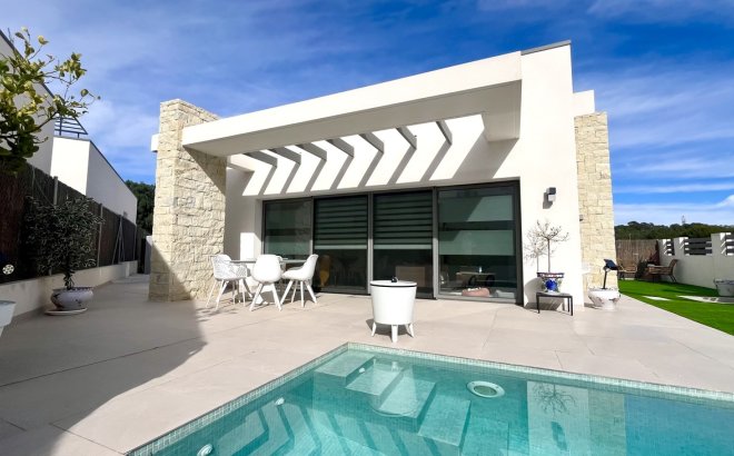 Resale - Villa -
San Miguel de Salinas - Costa Blanca
