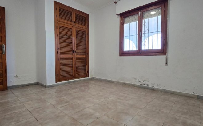 Herverkoop - Villa -
Torrevieja - Costa Blanca