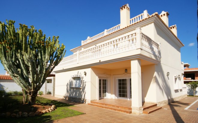 Resale - Villa -
Cabo Roig - Costa Blanca