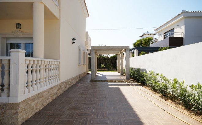 Resale - Villa -
Cabo Roig - Costa Blanca