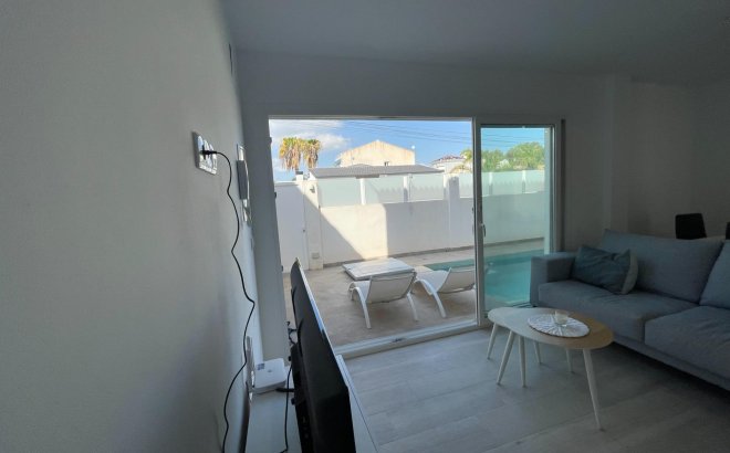 Resale - Bungalow -
Orihuela Costa - La Regia