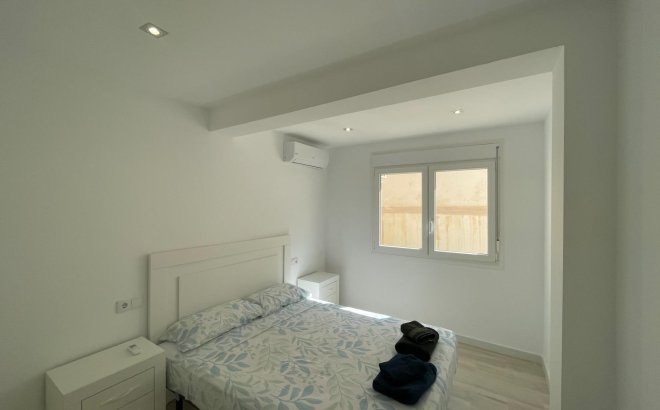 Resale - Bungalow -
Orihuela Costa - La Regia