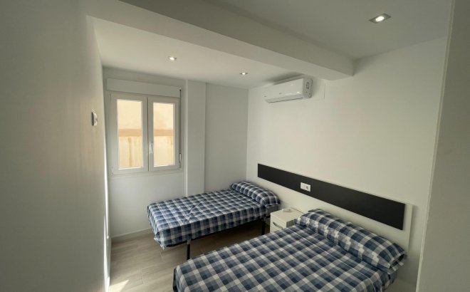 Resale - Bungalow -
Orihuela Costa - La Regia