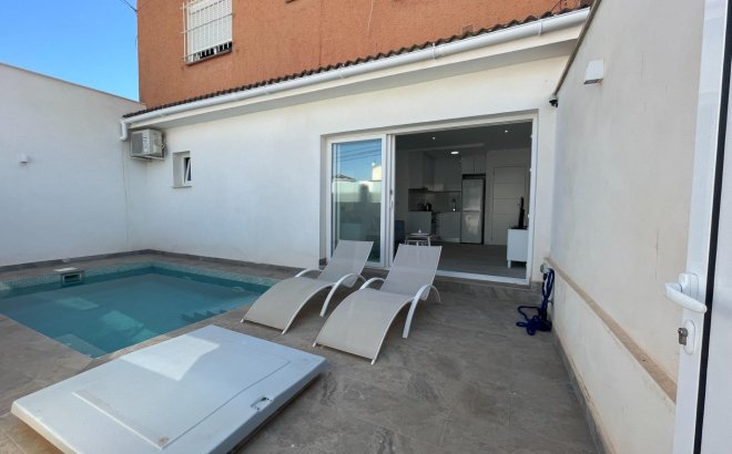 Resale - Bungalow -
Orihuela Costa - La Regia