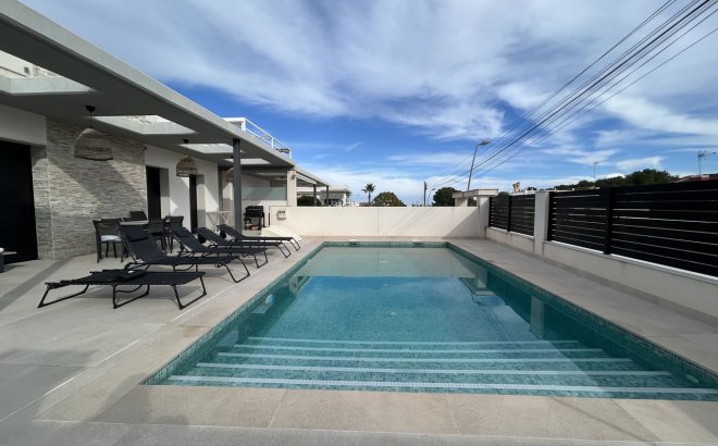 Resale - Villa -
Los Balcones - Costa Blanca