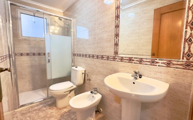 Herverkoop - Appartement -
Torrevieja - Playa del Cura