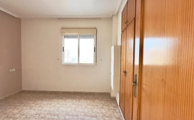 Herverkoop - Appartement -
Torrevieja - Playa del Cura