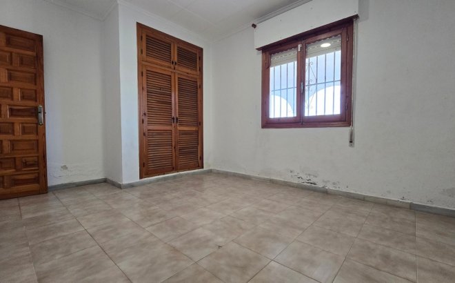 Herverkoop - Villa -
Torrevieja - Costa Blanca