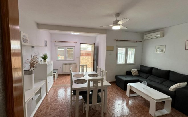 Resale - Bungalow -
Torrevieja - Costa Blanca