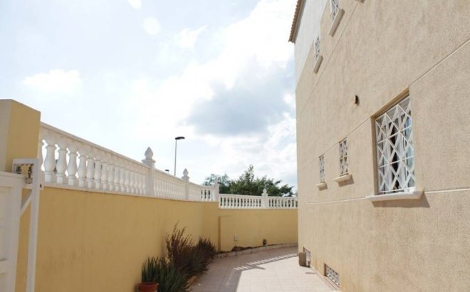 Resale - Villa -
Torrevieja - La Siesta - El Salado - Torreta