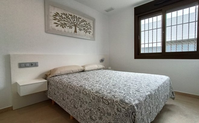 Resale - Villa -
Vistabella Golf Entre Naranjos - Inland