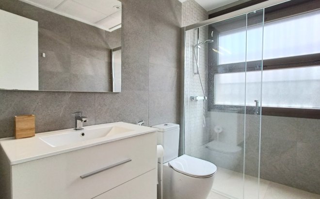 Resale - Villa -
Vistabella Golf Entre Naranjos - Inland