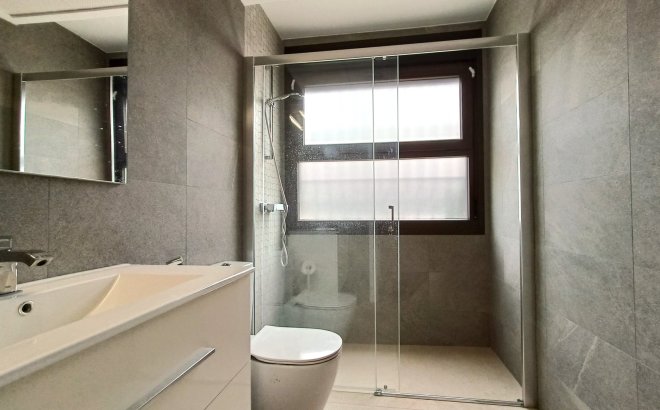 Resale - Villa -
Vistabella Golf Entre Naranjos - Inland