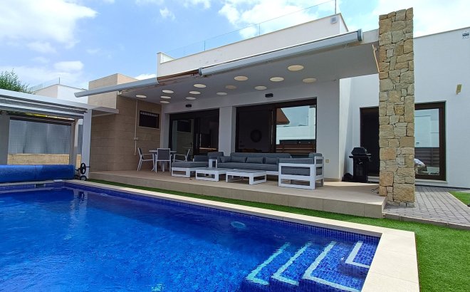 Resale - Villa -
Vistabella Golf Entre Naranjos - Inland