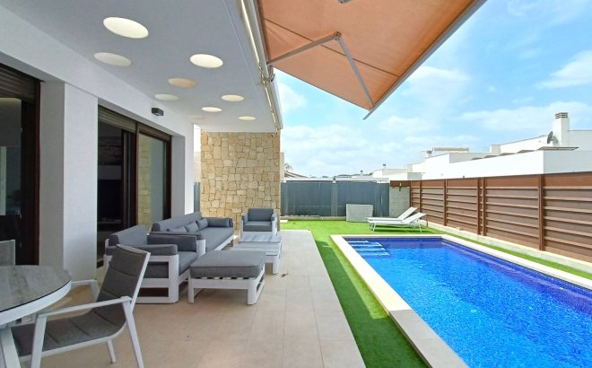 Resale - Villa -
Vistabella Golf Entre Naranjos - Inland