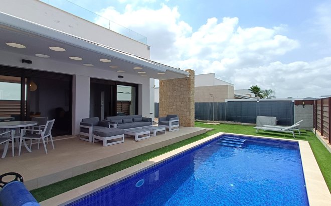 Resale - Villa -
Vistabella Golf Entre Naranjos - Inland