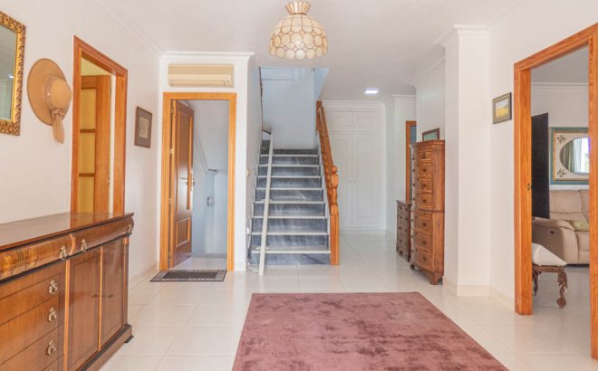 Herverkoop - Villa -
San Miguel de Salinas - Inland