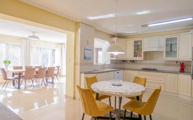 Herverkoop - Villa -
San Miguel de Salinas - Inland