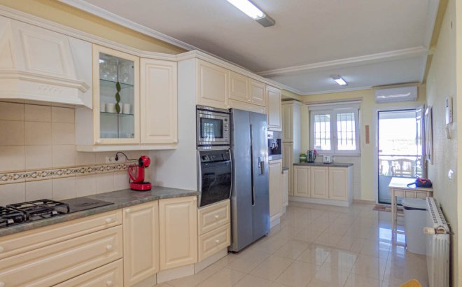 Herverkoop - Villa -
San Miguel de Salinas - Inland