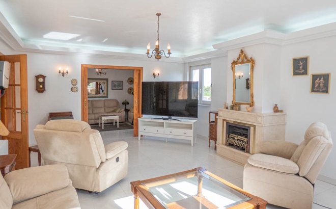 Herverkoop - Villa -
San Miguel de Salinas - Inland